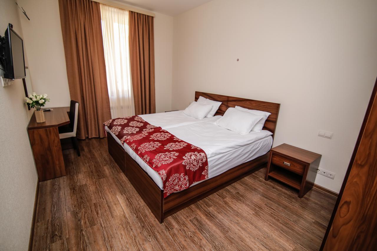 Hills Hotel Tbilisi Bagian luar foto
